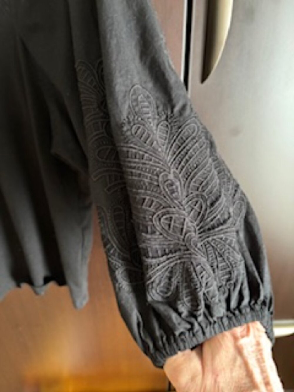 Banana Republic black balloon sleeve blouse - medium - Picture 6 of 13